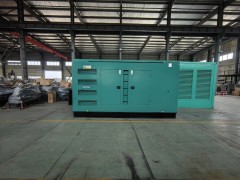 500千瓦玉柴低噪音柴油發電機組車間裝車發貨