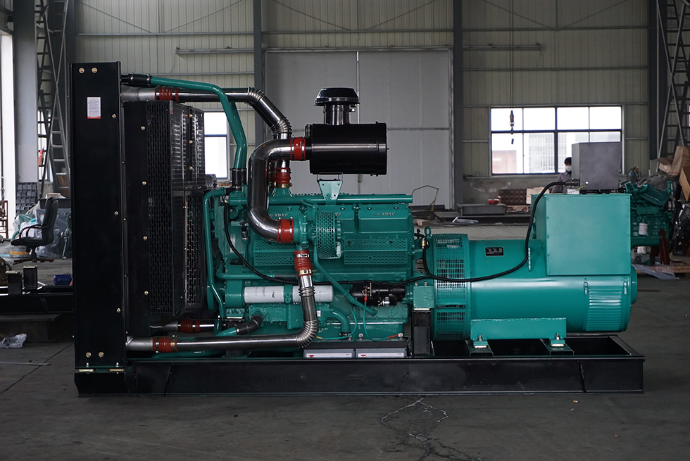 SD12V135AZD申動300KW柴油發電機組報價