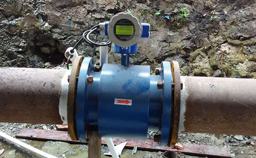 高精度液體流量計現(xiàn)場安裝使用圖
